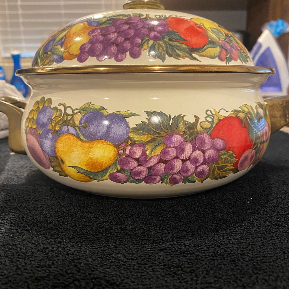 Vintage Cornucopia Enamelware.  8”pot.  Brass knobs and handles